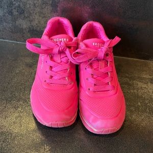 SKECHERS GIRLS UNO GEN 1 WEDGE SNEAKERS HOT PINK, Size 1